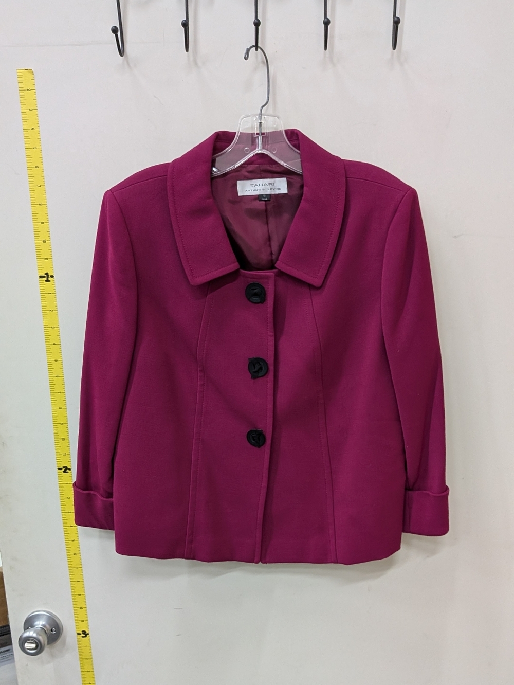 Tahari Arthur S. Levine Raspberry Color Cropped Button Blazer. Excellent Conditi
